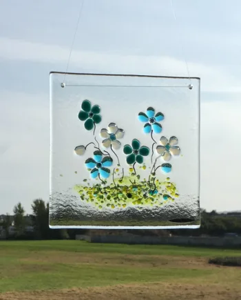 Glasophæng Med Blomster  Flot Dekoration Til Ophæng   Vinduet  Håndlavet Unik Glaskunst  Motiv Lilla Blomster