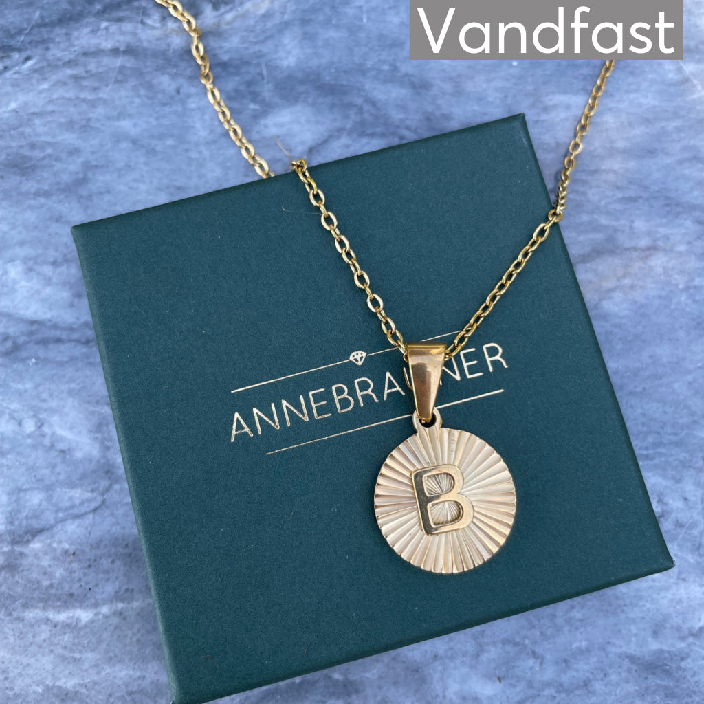 Annebrauner Sun Burst Letter Halskæde 18k Guldbelagt