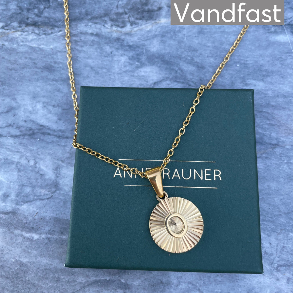 Annebrauner Sun Burst Letter Halskæde 18k Guldbelagt