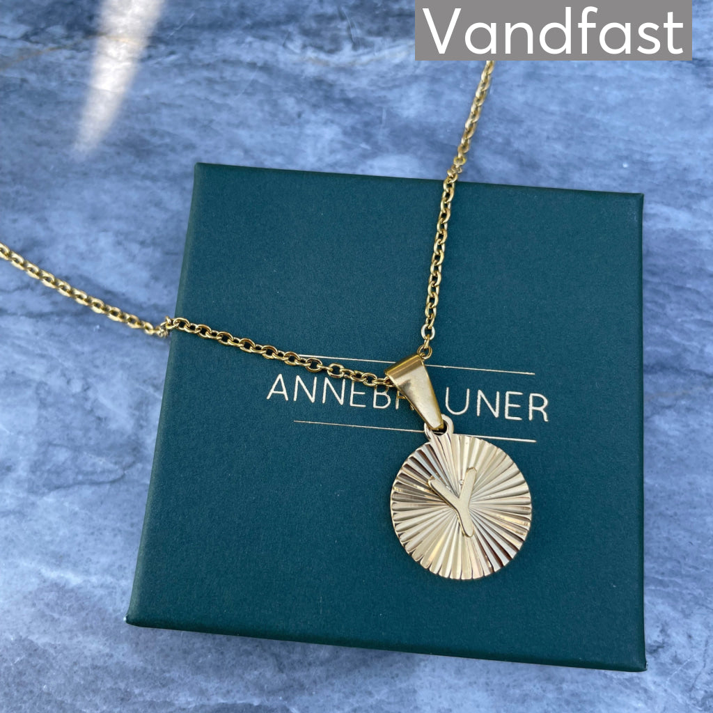 Annebrauner Sun Burst Letter Halskæde 18k Guldbelagt